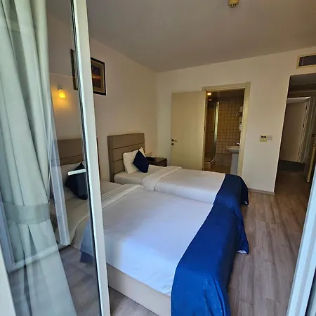 호텔 Park Palace 키레니아