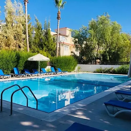 Park Palace 호텔 키레니아