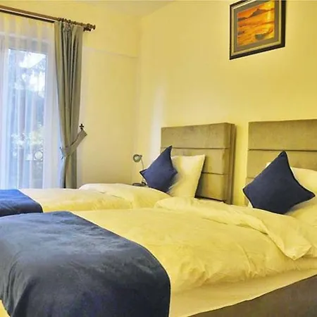 Park Palace 호텔 키레니아