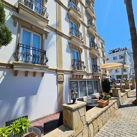 Park Palace מלון קיירניה