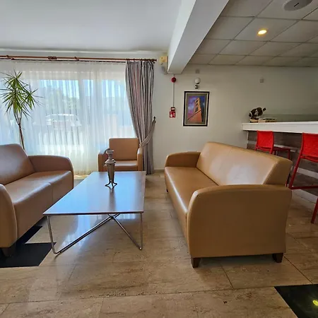 Park Palace קיירניה