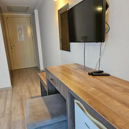 מלון Park Palace קיירניה