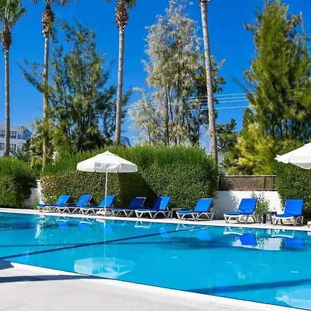 Park Palace מלון קיירניה