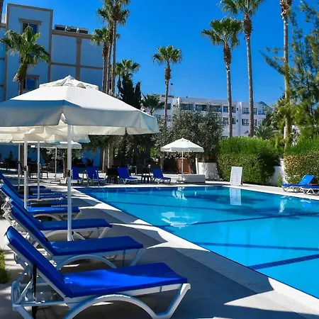 מלון Park Palace קיירניה